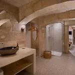 شقة A Cellar Carved In Rock - Super Location - Intimate Hideaway!