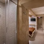 A Cellar Carved In Rock - Super Location - Intimate Hideaway!