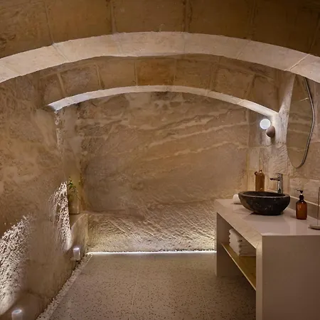 Intimate Hideaway - A Cellar Carved In Rock - Super Location! *