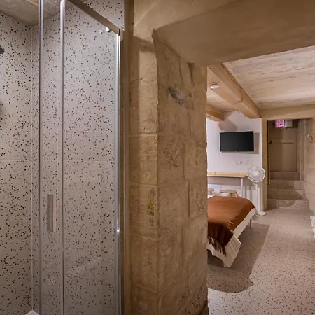 Intimate Hideaway - A Cellar Carved In Rock - Super Location!