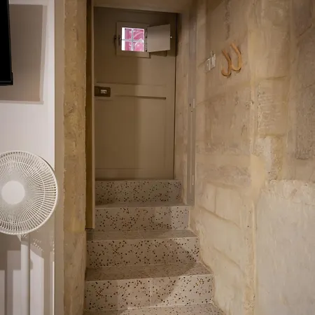 Lägenhet Intimate Hideaway - A Cellar Carved In Rock - Super Location! *