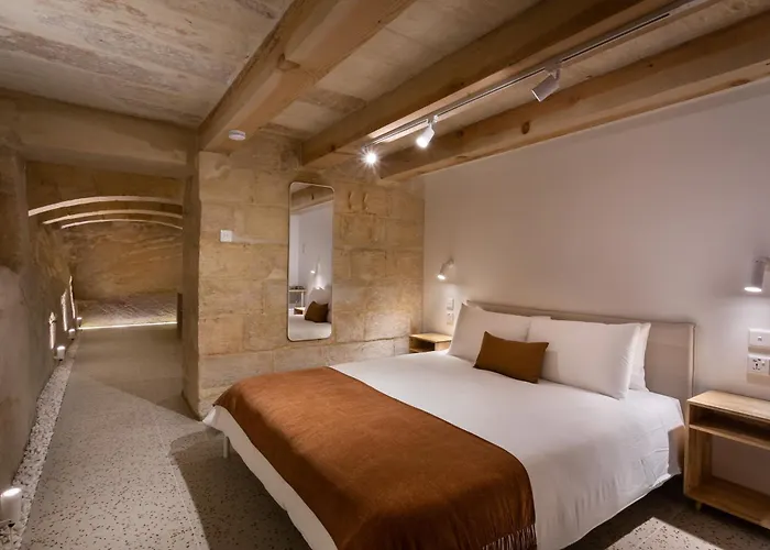 A Cellar Carved In Rock - Super Location - Intimate Hideaway!