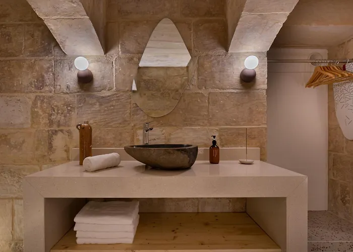 Apartman A Cellar Carved In Rock - Super Location - Intimate Hideaway! *