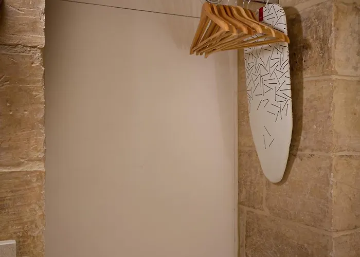 A Cellar Suite Carved In Rock - Super Location - Intimate Hideaway!