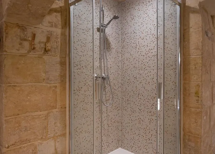 A Cellar Carved In Rock - Super Location - Intimate Hideaway! *